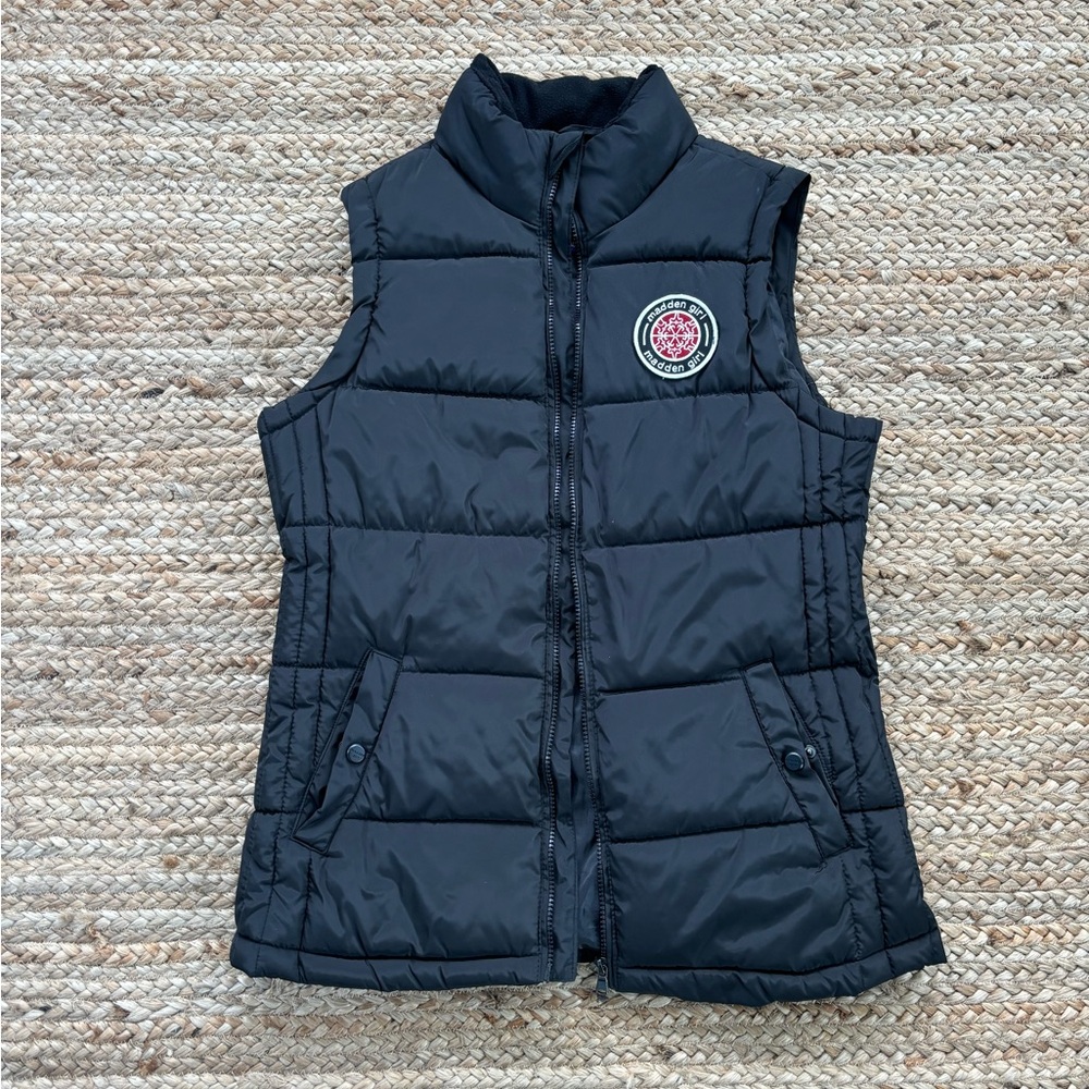 Madden Girl Black Puffer Vest size Medium like new